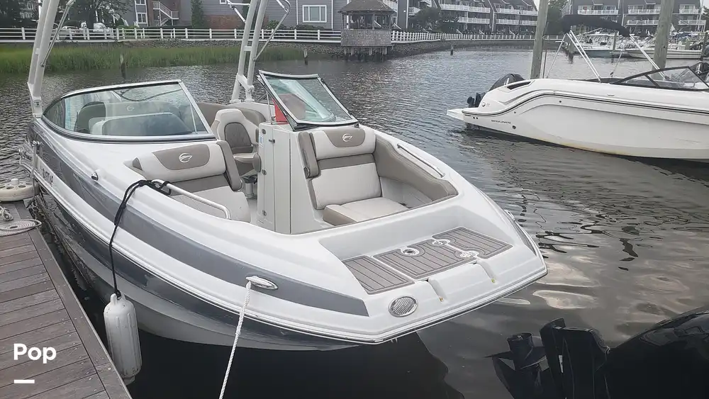 2022 Crownline 235