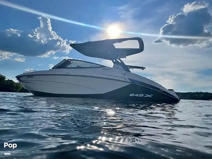 2018 Yamaha 242x e series