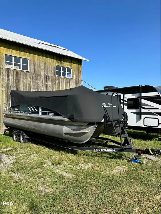 2021 Sun Tracker party barge-22 xp3