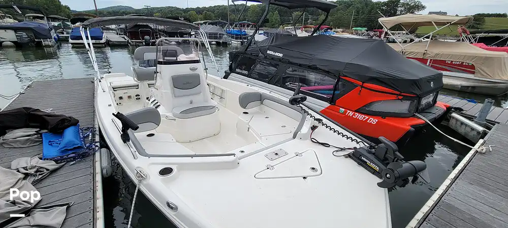 2022 Nauticstar 211 hybrid